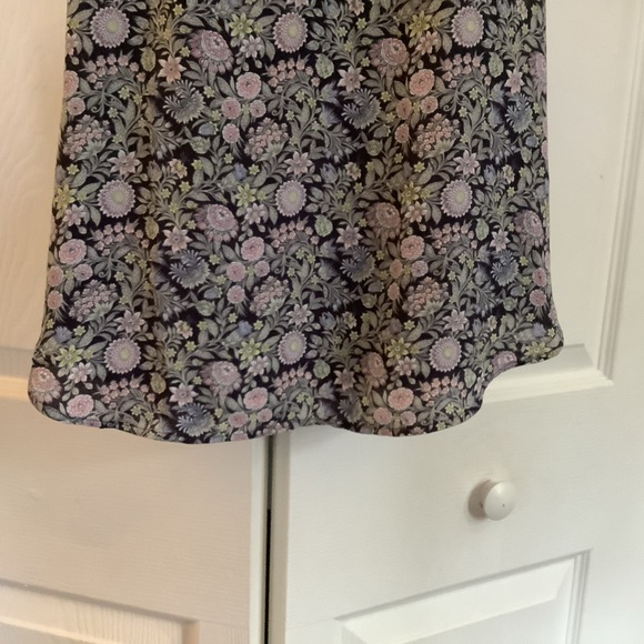 Loft Flowy Gray Dark Floral Spaghetti Strap Top. Size M. - Picture 6 of 8